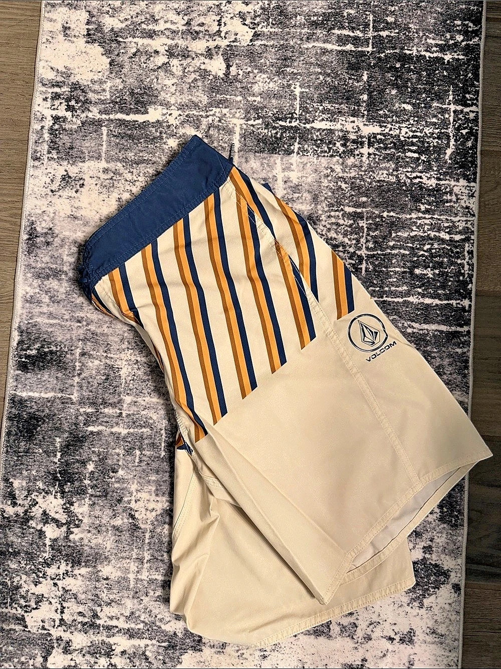 Volcom Striped Board Shorts Beige & Blue Waist 36 Like New